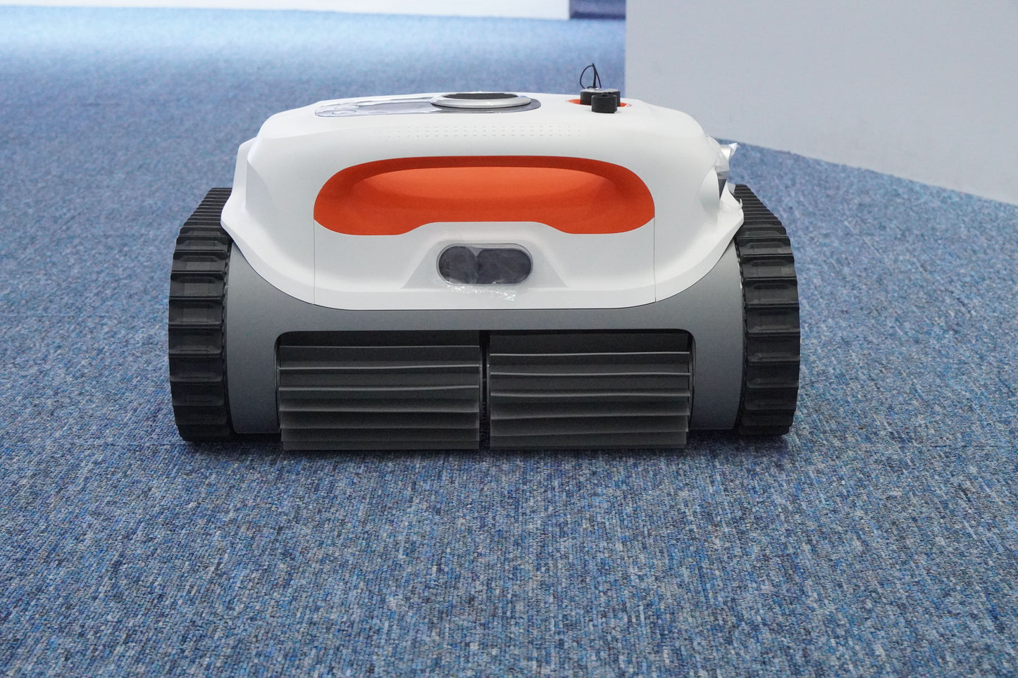 X BN Pro Robotic Pool Cleaner