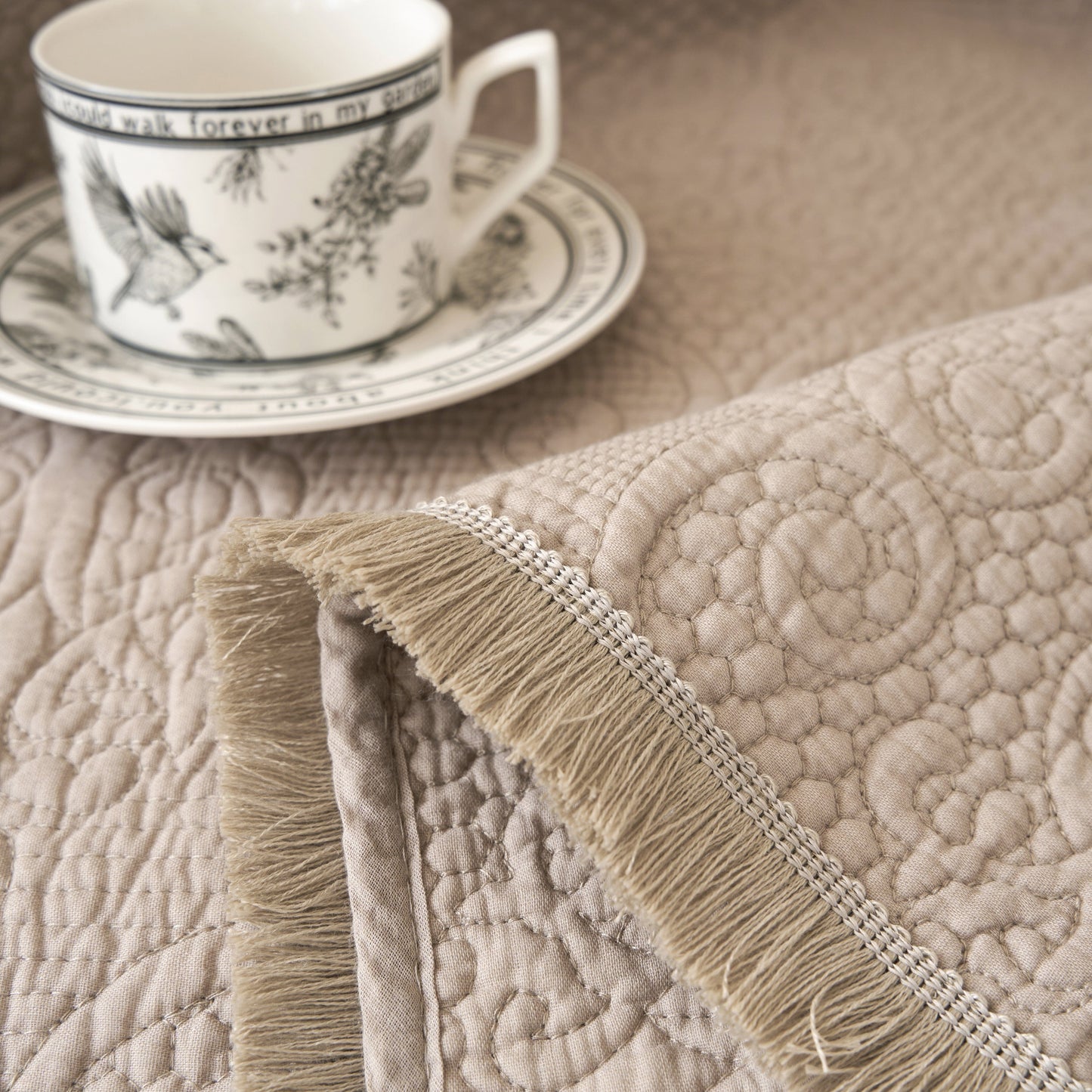 X DaDa Bedding Elegant Fringed 100% Cotton Quilted Throw Blanket - Luxurious 50x60 Inches
