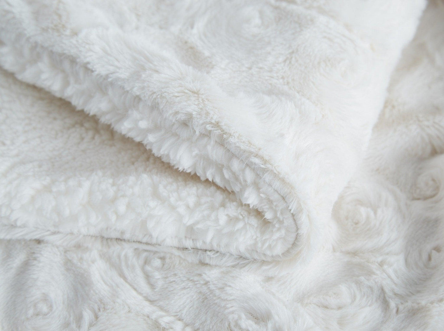 X DaDa Bedding Luxury White Roses Fluffy Soft Throw Blanket